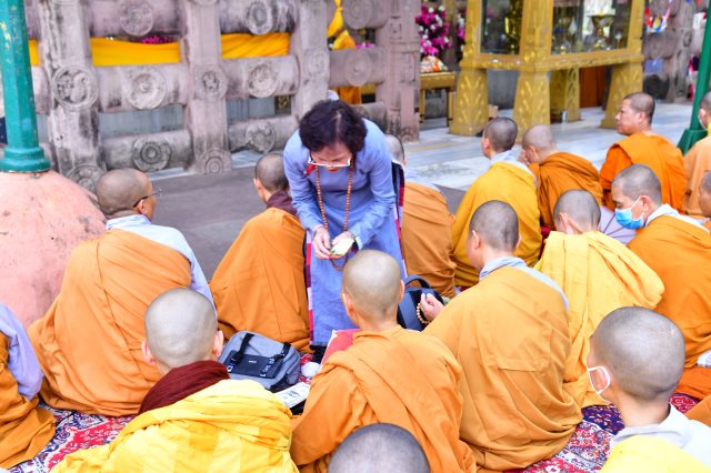 Chương Trình Cúng Dường Trai Tăng Và Từ Thiện Tại Ấn Độ (C297)