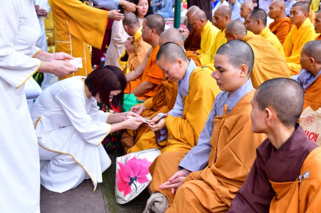 Chương Trình Cúng Dường Trai Tăng Và Từ Thiện Tại Ấn Độ (C297)