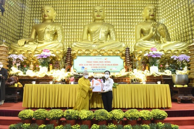 Trao Tặng Học Bổng Đến Trẻ Em Mồ Côi Vì Dịch Bệnh Covid-19 (C278)