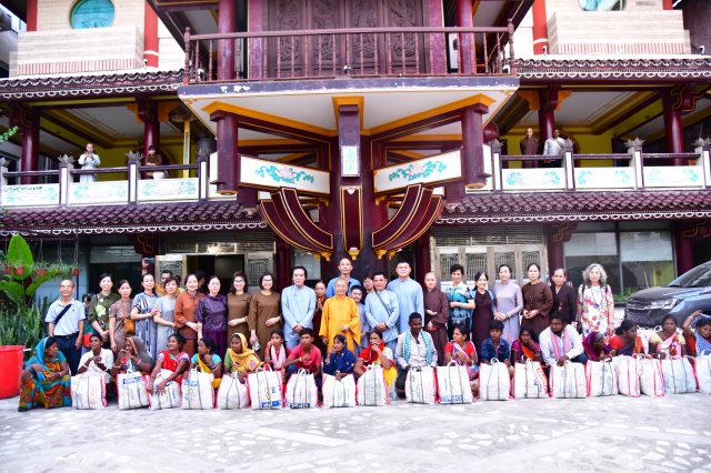Chương Trình Cúng Dường Trai Tăng Và Từ Thiện Tại Ấn Độ (C297)