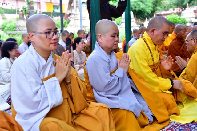 Chương Trình Cúng Dường Trai Tăng Và Từ Thiện Tại Ấn Độ (C297)