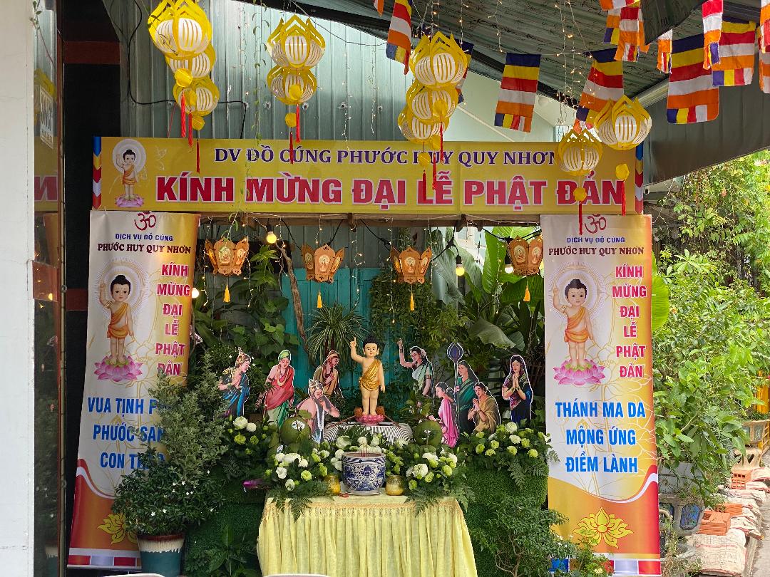 Đưa Phật Đản Đến Gần Hơn Với Mọi Người. Trang Trí Vườn Lâm Tì Ni và lễ Tắm Phật Mừng Phật Đản tại cửa hàng làm việc ở Quy Nhơn - Bình Định