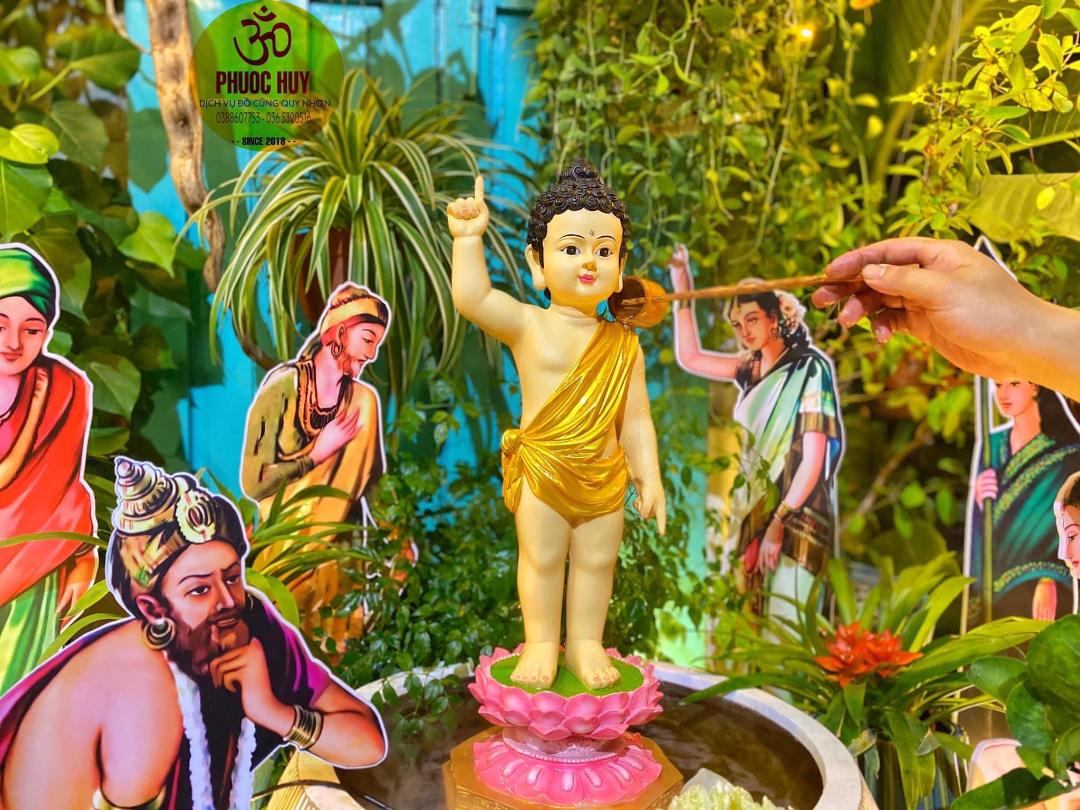 Đưa Phật Đản Đến Gần Hơn Với Mọi Người. Trang Trí Vườn Lâm Tì Ni và lễ Tắm Phật Mừng Phật Đản tại cửa hàng làm việc ở Quy Nhơn - Bình Định