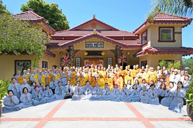 Trang Nghiêm Lễ An Cư Tập Trung Chư Tôn Đức Tăng, Ni Miền Bắc California Tại Chùa Phổ Từ, Hayward, Hoa Kỳ