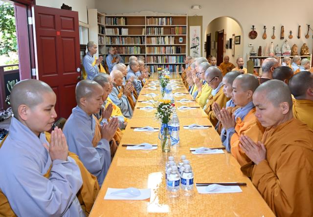 Trang Nghiêm Lễ An Cư Tập Trung Chư Tôn Đức Tăng, Ni Miền Bắc California Tại Chùa Phổ Từ, Hayward, Hoa Kỳ