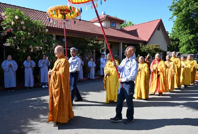 Trang Nghiêm Lễ An Cư Tập Trung Chư Tôn Đức Tăng, Ni Miền Bắc California Tại Chùa Phổ Từ, Hayward, Hoa Kỳ