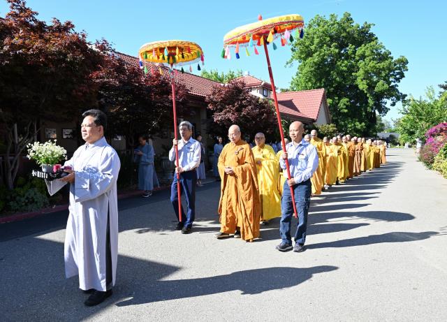 Trang Nghiêm Lễ An Cư Tập Trung Chư Tôn Đức Tăng, Ni Miền Bắc California Tại Chùa Phổ Từ, Hayward, Hoa Kỳ