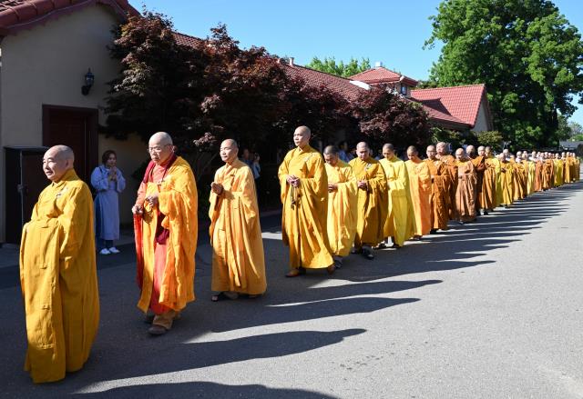 Trang Nghiêm Lễ An Cư Tập Trung Chư Tôn Đức Tăng, Ni Miền Bắc California Tại Chùa Phổ Từ, Hayward, Hoa Kỳ