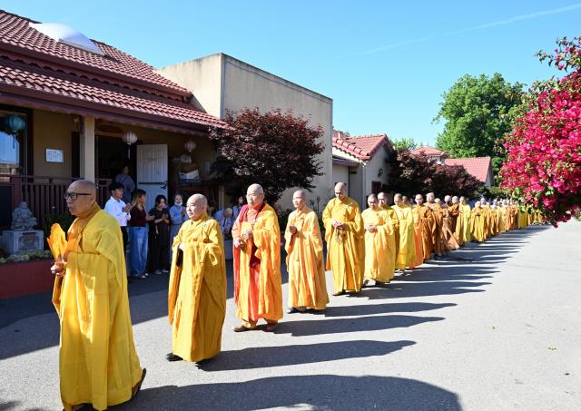 Trang Nghiêm Lễ An Cư Tập Trung Chư Tôn Đức Tăng, Ni Miền Bắc California Tại Chùa Phổ Từ, Hayward, Hoa Kỳ