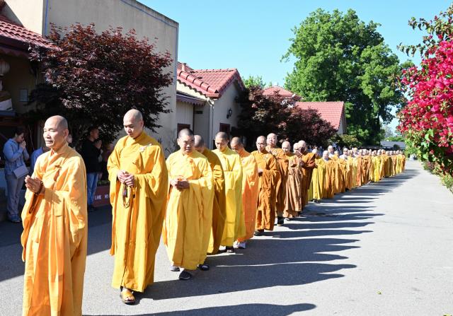 Trang Nghiêm Lễ An Cư Tập Trung Chư Tôn Đức Tăng, Ni Miền Bắc California Tại Chùa Phổ Từ, Hayward, Hoa Kỳ