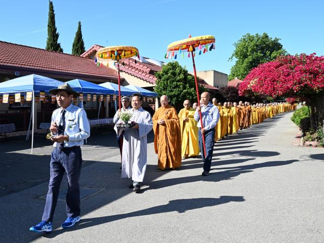 Trang Nghiêm Lễ An Cư Tập Trung Chư Tôn Đức Tăng, Ni Miền Bắc California Tại Chùa Phổ Từ, Hayward, Hoa Kỳ