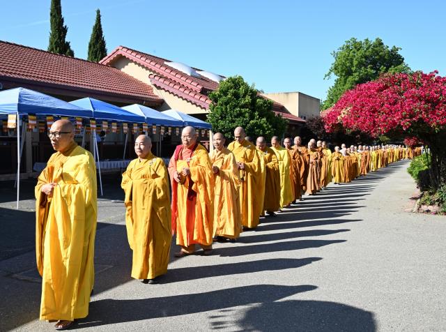 Trang Nghiêm Lễ An Cư Tập Trung Chư Tôn Đức Tăng, Ni Miền Bắc California Tại Chùa Phổ Từ, Hayward, Hoa Kỳ