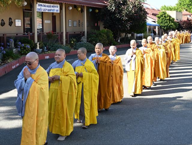 Trang Nghiêm Lễ An Cư Tập Trung Chư Tôn Đức Tăng, Ni Miền Bắc California Tại Chùa Phổ Từ, Hayward, Hoa Kỳ