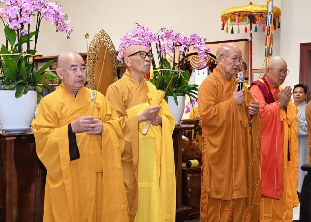 Trang Nghiêm Lễ An Cư Tập Trung Chư Tôn Đức Tăng, Ni Miền Bắc California Tại Chùa Phổ Từ, Hayward, Hoa Kỳ