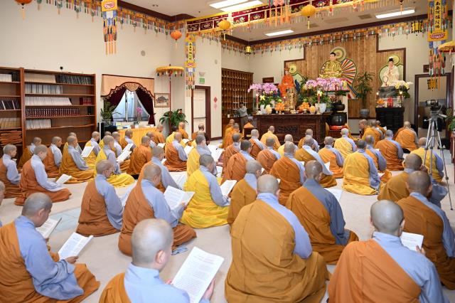 Trang Nghiêm Lễ An Cư Tập Trung Chư Tôn Đức Tăng, Ni Miền Bắc California Tại Chùa Phổ Từ, Hayward, Hoa Kỳ
