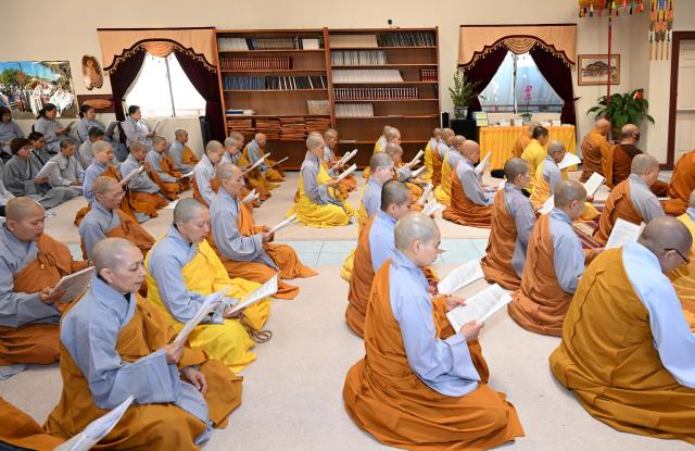 Trang Nghiêm Lễ An Cư Tập Trung Chư Tôn Đức Tăng, Ni Miền Bắc California Tại Chùa Phổ Từ, Hayward, Hoa Kỳ