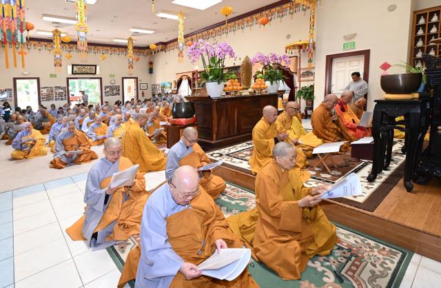 Trang Nghiêm Lễ An Cư Tập Trung Chư Tôn Đức Tăng, Ni Miền Bắc California Tại Chùa Phổ Từ, Hayward, Hoa Kỳ