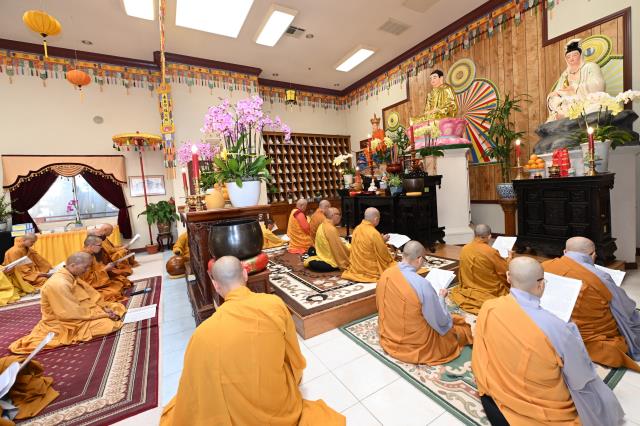 Trang Nghiêm Lễ An Cư Tập Trung Chư Tôn Đức Tăng, Ni Miền Bắc California Tại Chùa Phổ Từ, Hayward, Hoa Kỳ