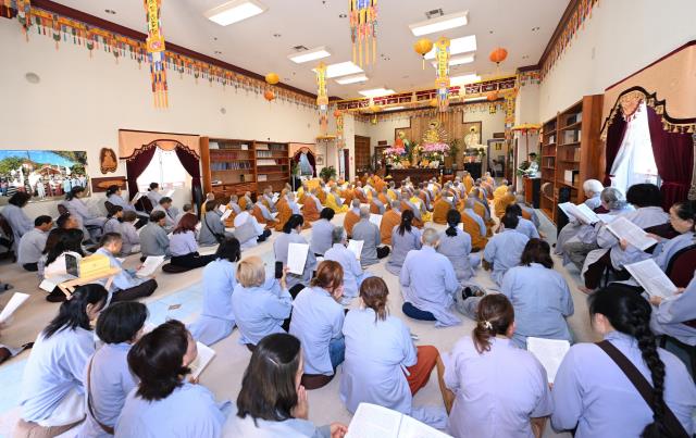 Trang Nghiêm Lễ An Cư Tập Trung Chư Tôn Đức Tăng, Ni Miền Bắc California Tại Chùa Phổ Từ, Hayward, Hoa Kỳ