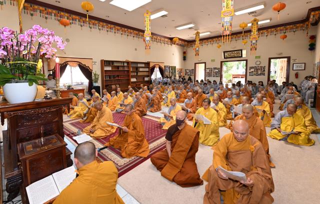 Trang Nghiêm Lễ An Cư Tập Trung Chư Tôn Đức Tăng, Ni Miền Bắc California Tại Chùa Phổ Từ, Hayward, Hoa Kỳ
