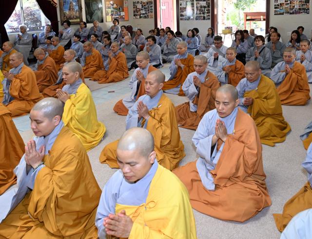 Trang Nghiêm Lễ An Cư Tập Trung Chư Tôn Đức Tăng, Ni Miền Bắc California Tại Chùa Phổ Từ, Hayward, Hoa Kỳ
