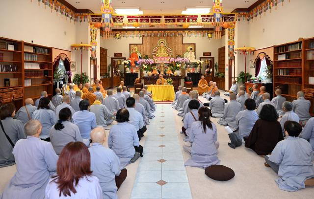 Trang Nghiêm Lễ An Cư Tập Trung Chư Tôn Đức Tăng, Ni Miền Bắc California Tại Chùa Phổ Từ, Hayward, Hoa Kỳ