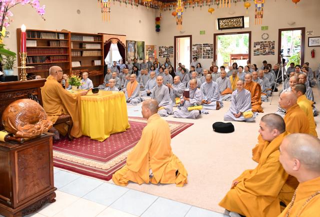 Trang Nghiêm Lễ An Cư Tập Trung Chư Tôn Đức Tăng, Ni Miền Bắc California Tại Chùa Phổ Từ, Hayward, Hoa Kỳ