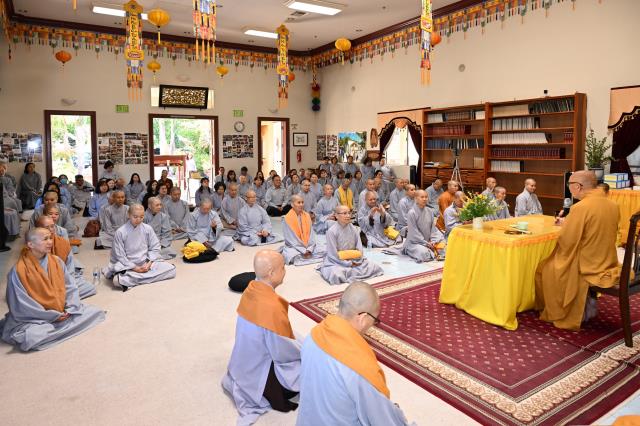 Trang Nghiêm Lễ An Cư Tập Trung Chư Tôn Đức Tăng, Ni Miền Bắc California Tại Chùa Phổ Từ, Hayward, Hoa Kỳ