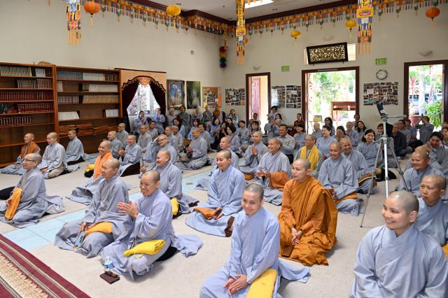 Trang Nghiêm Lễ An Cư Tập Trung Chư Tôn Đức Tăng, Ni Miền Bắc California Tại Chùa Phổ Từ, Hayward, Hoa Kỳ