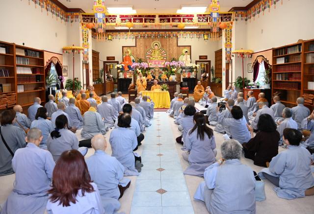 Trang Nghiêm Lễ An Cư Tập Trung Chư Tôn Đức Tăng, Ni Miền Bắc California Tại Chùa Phổ Từ, Hayward, Hoa Kỳ