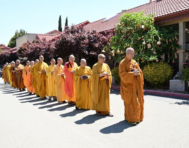 Trang Nghiêm Lễ An Cư Tập Trung Chư Tôn Đức Tăng, Ni Miền Bắc California Tại Chùa Phổ Từ, Hayward, Hoa Kỳ