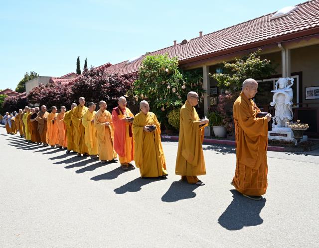Trang Nghiêm Lễ An Cư Tập Trung Chư Tôn Đức Tăng, Ni Miền Bắc California Tại Chùa Phổ Từ, Hayward, Hoa Kỳ