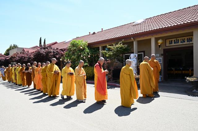 Trang Nghiêm Lễ An Cư Tập Trung Chư Tôn Đức Tăng, Ni Miền Bắc California Tại Chùa Phổ Từ, Hayward, Hoa Kỳ