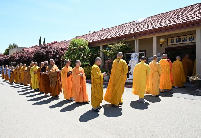 Trang Nghiêm Lễ An Cư Tập Trung Chư Tôn Đức Tăng, Ni Miền Bắc California Tại Chùa Phổ Từ, Hayward, Hoa Kỳ