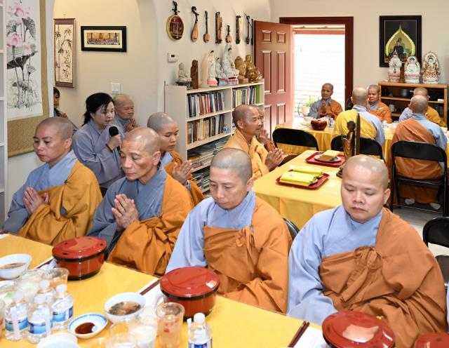 Trang Nghiêm Lễ An Cư Tập Trung Chư Tôn Đức Tăng, Ni Miền Bắc California Tại Chùa Phổ Từ, Hayward, Hoa Kỳ