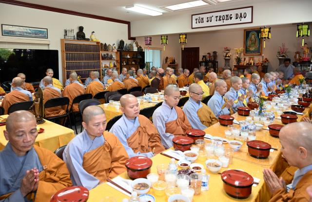 Trang Nghiêm Lễ An Cư Tập Trung Chư Tôn Đức Tăng, Ni Miền Bắc California Tại Chùa Phổ Từ, Hayward, Hoa Kỳ