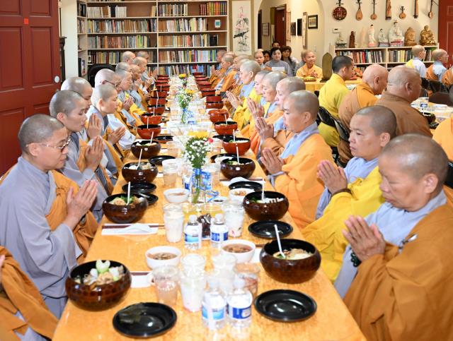 Trang Nghiêm Lễ An Cư Tập Trung Chư Tôn Đức Tăng, Ni Miền Bắc California Tại Chùa Phổ Từ, Hayward, Hoa Kỳ