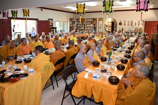 Trang Nghiêm Lễ An Cư Tập Trung Chư Tôn Đức Tăng, Ni Miền Bắc California Tại Chùa Phổ Từ, Hayward, Hoa Kỳ