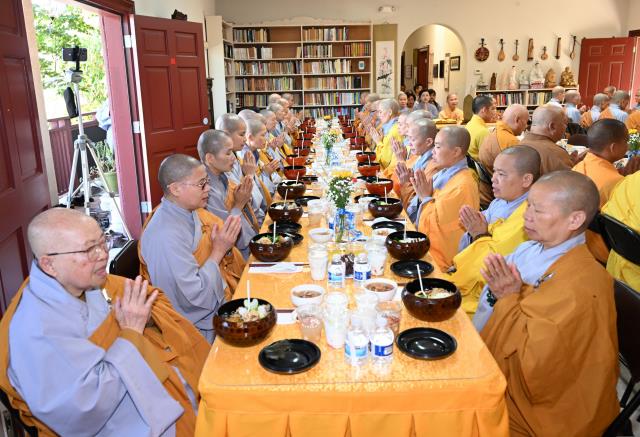 Trang Nghiêm Lễ An Cư Tập Trung Chư Tôn Đức Tăng, Ni Miền Bắc California Tại Chùa Phổ Từ, Hayward, Hoa Kỳ