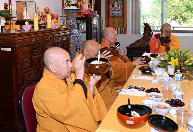 Trang Nghiêm Lễ An Cư Tập Trung Chư Tôn Đức Tăng, Ni Miền Bắc California Tại Chùa Phổ Từ, Hayward, Hoa Kỳ