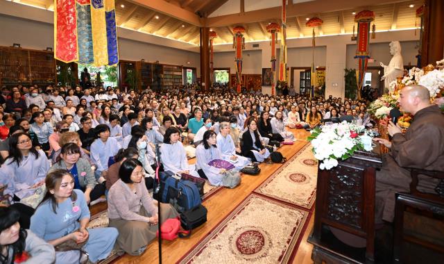 Thượng tọa Thích Pháp Hòa, Canada giảng pháp tại chùa Đức Viên, San Jose, Hoa Kỳ