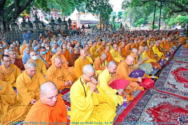 Hành hương chiêm bái Phật tích Ấn Độ và Nepal 2023 - Cúng dường Thiên Tăng và công việc từ thiện tại Bodh Gaya, Ấn Độ