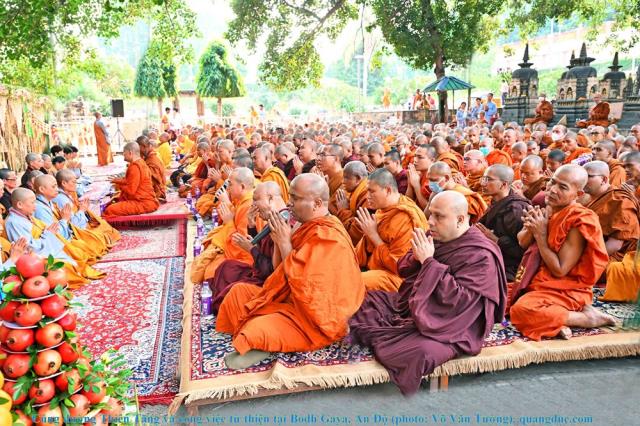 Hành hương chiêm bái Phật tích Ấn Độ và Nepal 2023 - Cúng dường Thiên Tăng và công việc từ thiện tại Bodh Gaya, Ấn Độ