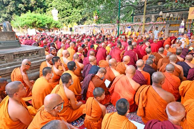 Hành Hương Chiêm Bái Phật Tích Ấn Độ Và Nepal 2023 - Cúng Dường Thiên Tăng Và Công Việc Từ Thiện Tại Bodh Gaya, Ấn Độ