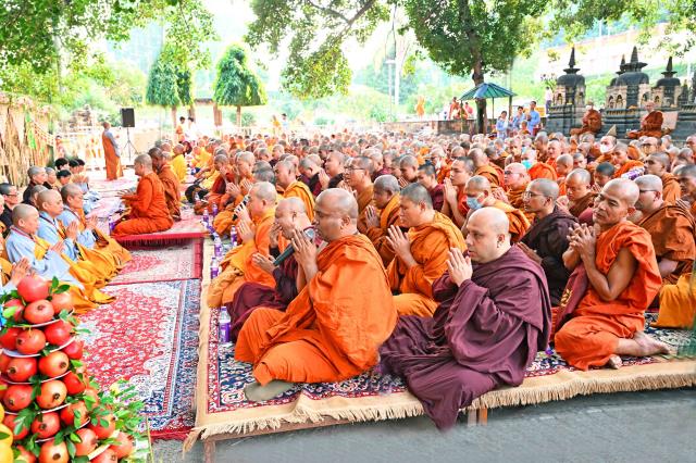 Hành Hương Chiêm Bái Phật Tích Ấn Độ Và Nepal 2023 - Cúng Dường Thiên Tăng Và Công Việc Từ Thiện Tại Bodh Gaya, Ấn Độ