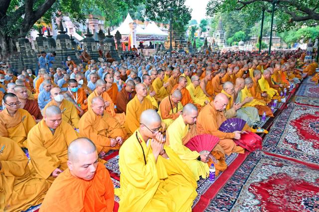 Hành Hương Chiêm Bái Phật Tích Ấn Độ Và Nepal 2023 - Cúng Dường Thiên Tăng Và Công Việc Từ Thiện Tại Bodh Gaya, Ấn Độ