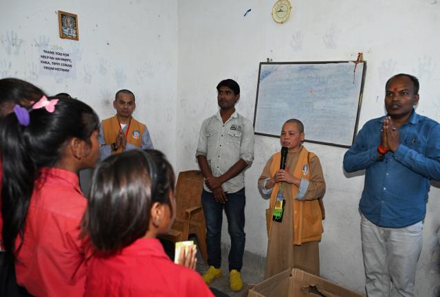 Hành Hương Chiêm Bái Phật Tích Ấn Độ Và Nepal 2023 - Cúng Dường Thiên Tăng Và Công Việc Từ Thiện Tại Bodh Gaya, Ấn Độ