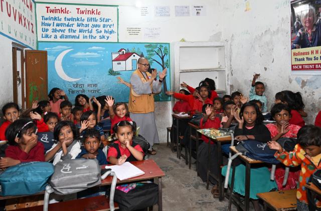 Hành Hương Chiêm Bái Phật Tích Ấn Độ Và Nepal 2023 - Cúng Dường Thiên Tăng Và Công Việc Từ Thiện Tại Bodh Gaya, Ấn Độ