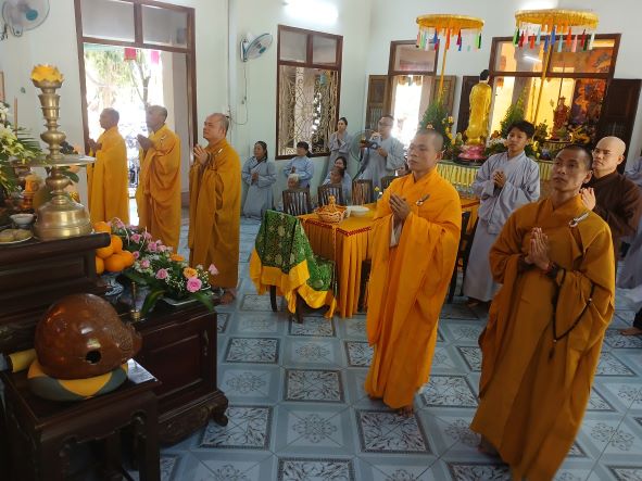 Giỗ Tổ khai sơn và đặt đá trùng tu chùa Viên Ngộ