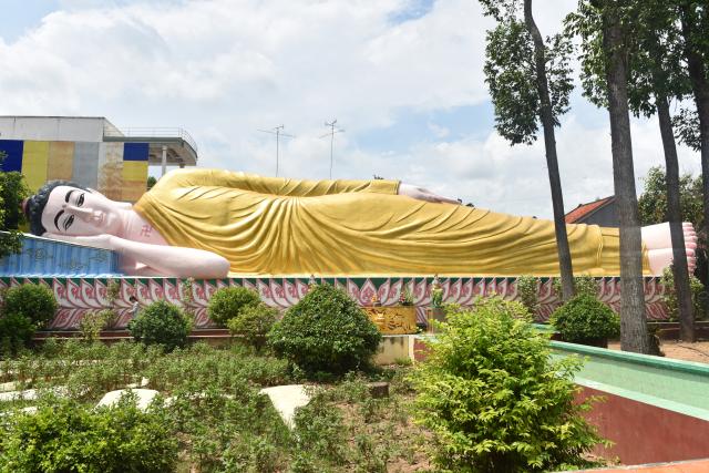 Quỹ Đạo Phật Ngày Nay: Tham dự lễ Vu Lan và trao tặng quà cho người nghèo tại Đồng Tháp( C82)